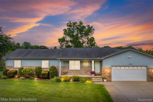 2000 Matthew St, Commerce Twp, MI, 48390-2674 | Card Image