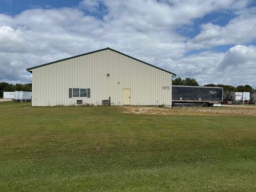 1975 Spindt Dr, WAUPACA, WI, 54981-8841 | Card Image