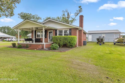 840 S Nc 111 Hwy, Chinquapin, NC, 28521-8534 | Card Image