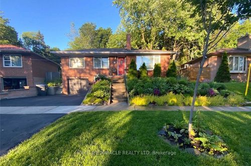 37 Meadowland Dr, Brampton, ON, L6W2R5 | Card Image