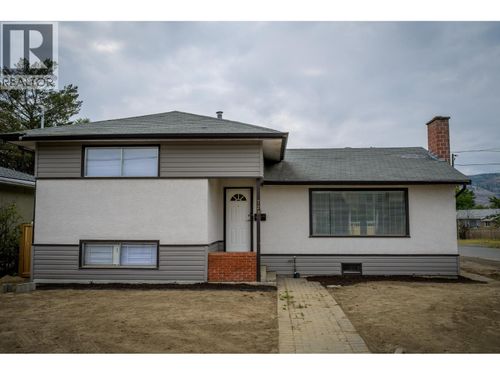 729 Mackenzie Ave, Kamloops, BC, V2B3W1 | Card Image
