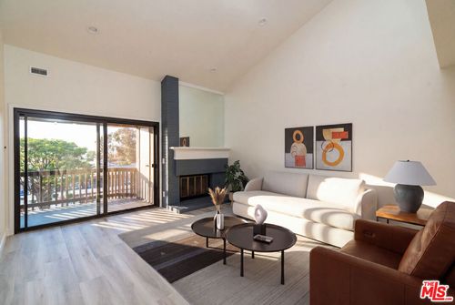 422-8515 Falmouth Ave, Playa del Rey, CA, 90293-7884 | Card Image