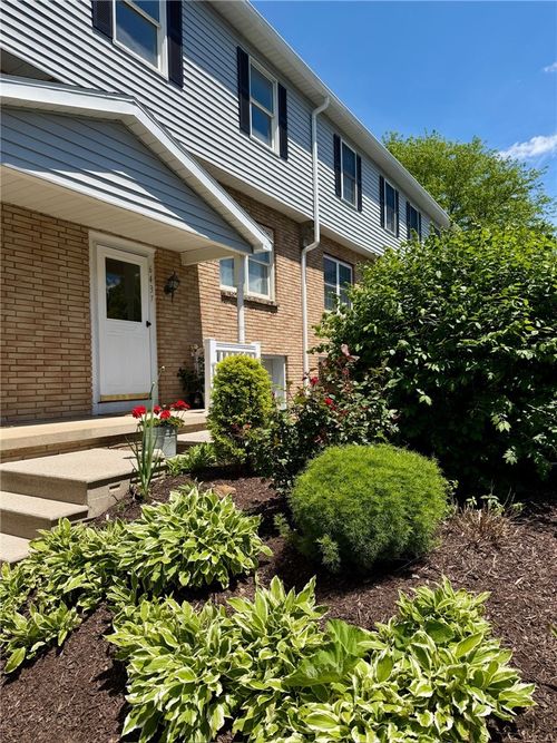 6437 Sterling Cir, Victor, NY, 14564-9412 | Card Image
