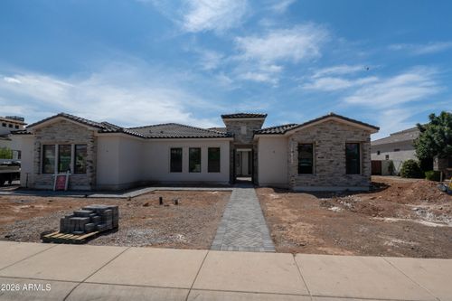 5620 S Gemstone Dr, Chandler, AZ, 85249-5800 | Card Image