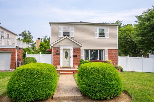 217 43rd Ave, Bayside, NY, 11361-3518 | Card Image