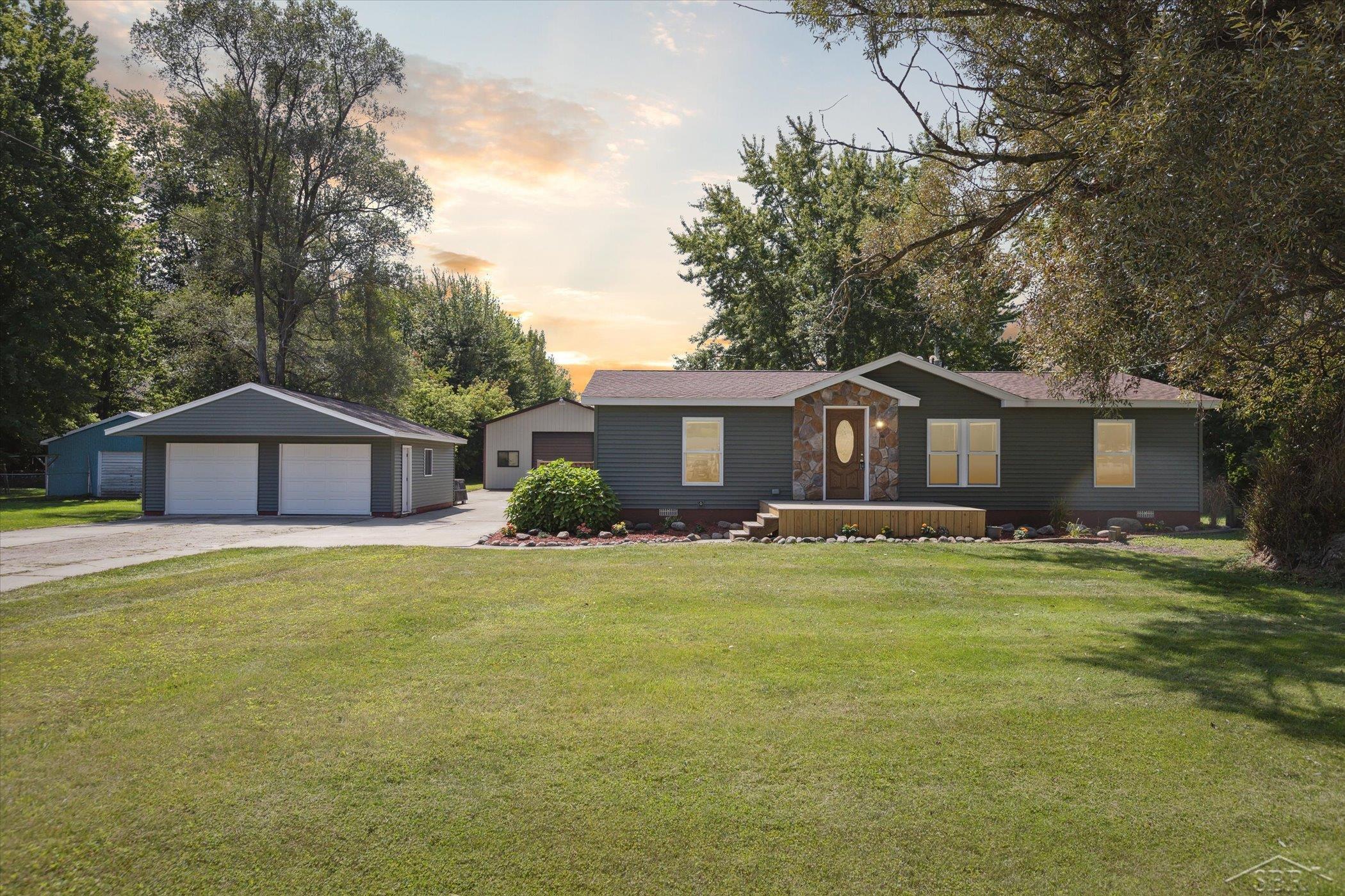 Lauria Rd, Bay City, MI 48706