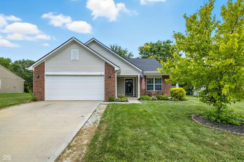 576 Grassy Bend Dr, Greenwood, IN, 46143-9826 | Card Image