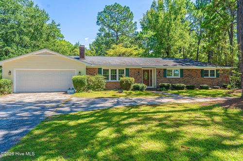 300 Midlothian Dr, Southern Pines, NC, 28387-3328 | Card Image