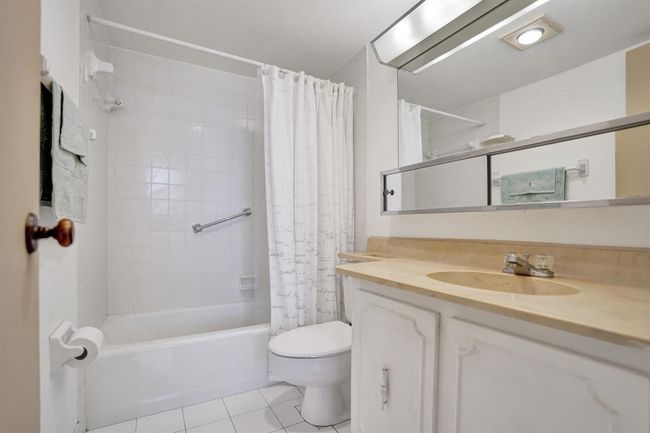 APT-307 - 2000 S Federal Hwy, Condo with 2 bedrooms, 2 bathrooms and null parking in Boynton Beach FL | Image 9