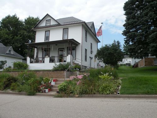 610 1st St, Bloomington, WI, 53804-7115 | Card Image
