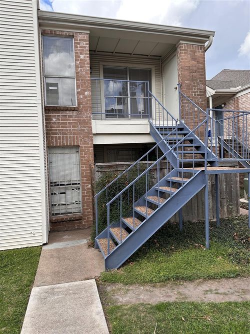 apt-76-3900 Woodchase Dr, Houston, TX, 77042-5826 | Card Image