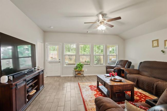 914 Golden Willow Ln, House other with 4 bedrooms, 3 bathrooms and 2 parking in Conroe TX | Image 6