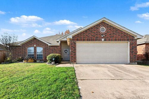 813 Wrentham Dr, Saginaw, TX, 76179-0945 | Card Image