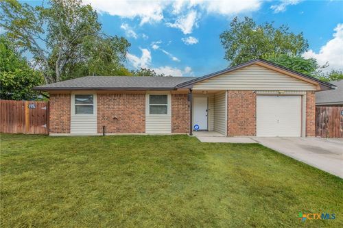 211 W Robin Ln, Harker Heights, TX, 76548-1733 | Card Image