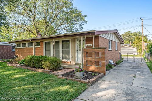 9279 Idaho St, Livonia, MI, 48150-3872 | Card Image