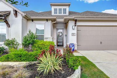 HELLO GORGEOUS! Welcome home to this darling 1 story Drees Custom built home located in highly desired Fulbrook on Fulshear Creek. At almost 3, 000 square feet this home offers 4 spacious bedrooms, 3.5 bathrooms and an attached oversized 2 car garage. | Image 3