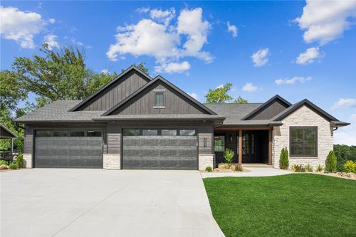 3057 Dell Ridge Ln, Hiawatha, IA, 52233-2393 | Card Image