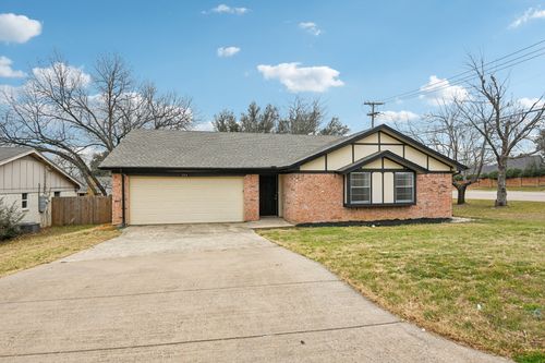 753 Toni Dr, Hurst, TX, 76054-2333 | Card Image