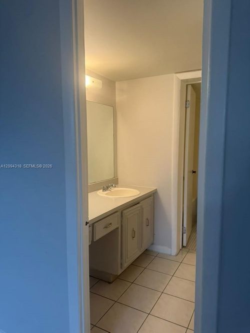 a-311-484 Nw 165th Street Rd, Miami, FL, 33169-6461 | Card Image