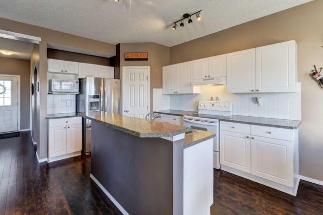 218 Evansmeade Close Nw, House other with 3 bedrooms, 4 bathrooms and 2 parking in Calgary AB | Image 4