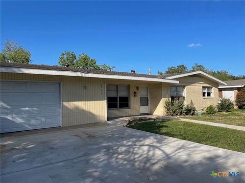2206 E Locust Ave, Victoria, TX, 77901-4312 | Card Image