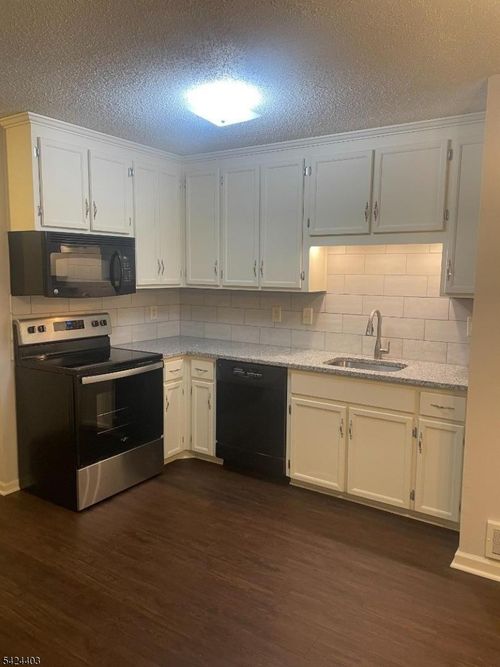 140 Heritage Ln, Hamburg, NJ, 07419-1333 | Card Image