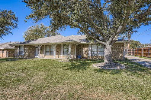 2801 Peachtree Ln, Pantego, TX, 76013-3116 | Card Image