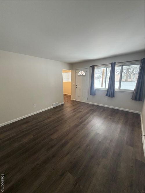 21053 Saint Francis St, Farmington Hills, MI, 48336-6160 | Card Image