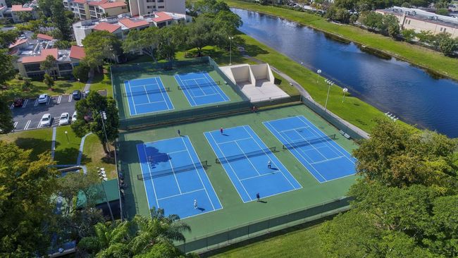 Tennis and Handball | Image 56