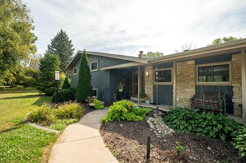 8201 Fairmont Ln, Greendale, WI, 53129-2103 | Card Image