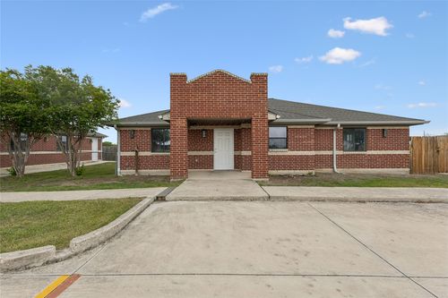 1024 S Guadalupe Street, Lockhart, TX, 78644 | Card Image