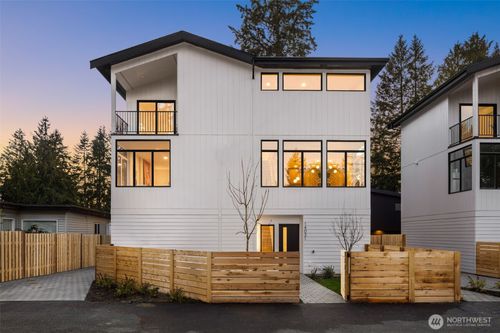 14031 Densmore Ave N, Seattle, WA, 98133-7131 | Card Image