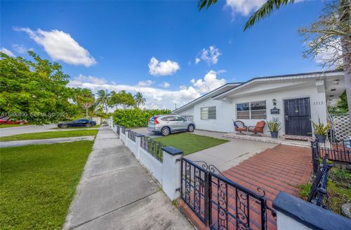 1515 Nw 33rd Ave, Miami, FL, 33125-1827 | Card Image