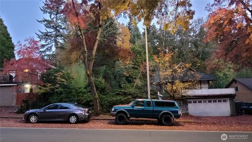 11744 35th Ave Ne, Seattle, WA, 98125-5619 | Card Image