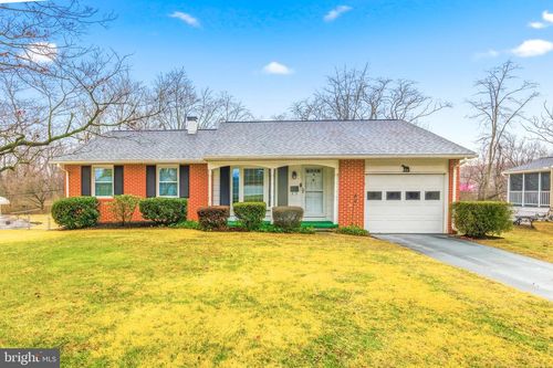 212 N Lake Dr, DOWNINGTOWN, PA, 19335-2309 | Card Image