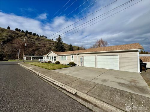 301 E Touchet St, Dayton, WA, 99328-1720 | Card Image