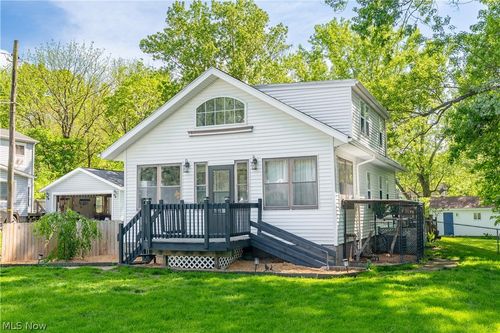 122 Southeast Ave, Tallmadge, OH, 44278-2330 | Card Image