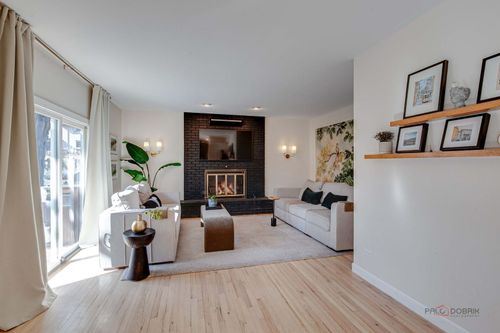 613 E Golf Rd, Libertyville, IL, 60048-3439 | Card Image