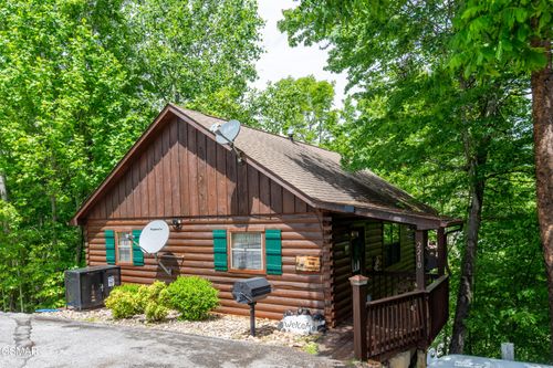 2210 Hawks Point Way, Sevierville, TN, 37862 | Card Image