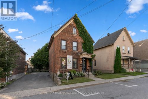 32 St. Andrew Street, Brockville, ON, K6V4X4 | Card Image