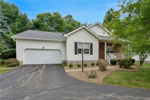 8 Hedgerows, New Middletown, OH, 44442-9773 | Card Image