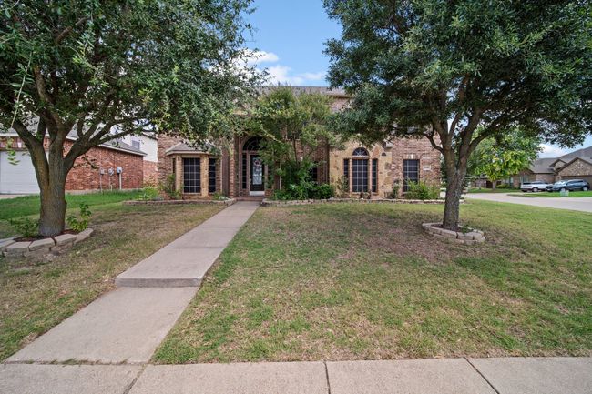 View of front of home featuring a front yard and brick siding | Image 40