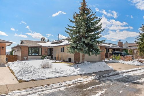 7715 67 Ave Nw, Calgary, AB, T3B4P2 | Card Image