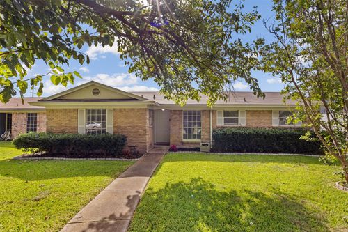 910 Waikiki Dr, Garland, TX, 75043-2623 | Card Image