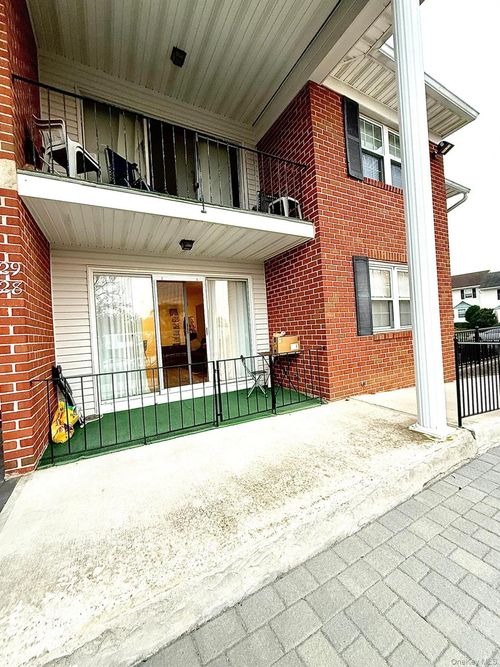 128-128 Santa Barbara Dr, Plainview, NY, 11803-5825 | Card Image