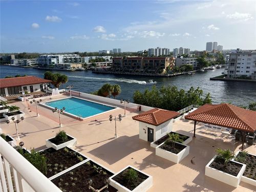 702-290 174th St, Sunny Isles Beach, FL, 33160-3200 | Card Image