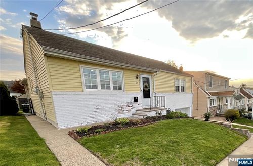 23 Veterans Pl, North Arlington, NJ, 07031-5121 | Card Image