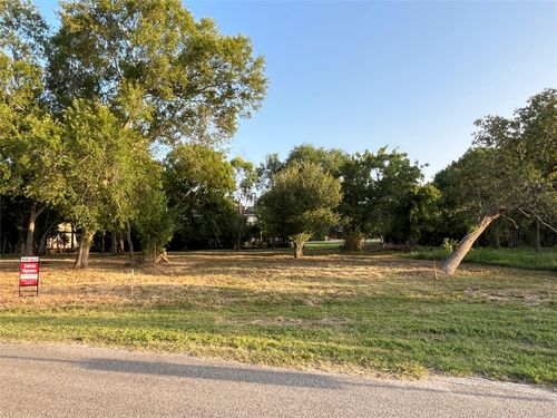 1 Shadylawn St, La Porte, TX, 77571 | Card Image