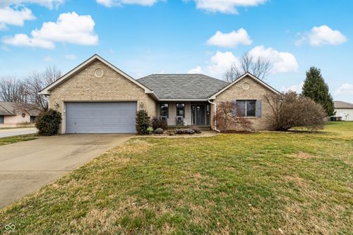 2800 Conestoga Ct, Columbus, IN, 47203-9037 | Card Image