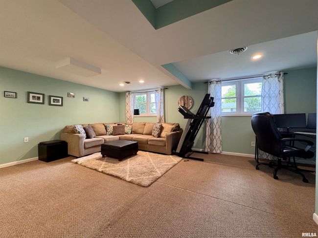 940 Memorial Dr, House other with 3 bedrooms, 2 bathrooms and null parking in Macomb IL | Image 18
